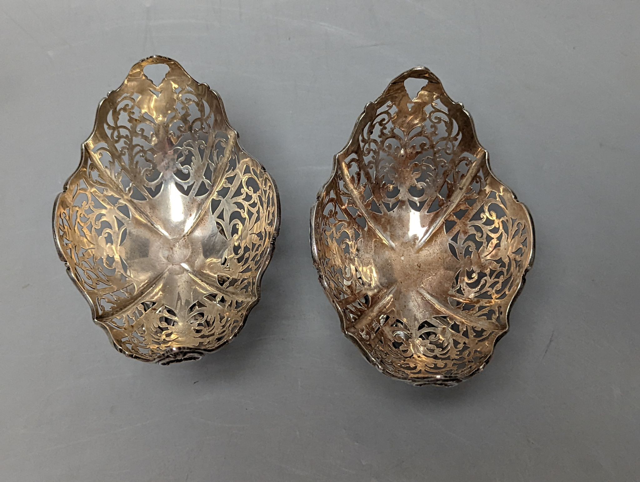 A pair of George V pierced silver boat shaped bonbon dishes, by Henry Matthews, Birmingham, 1920, length 12cm